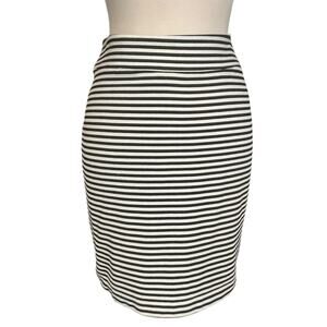 GAP Designed & Crafted Black + White Striped Stretch Pencil Skirt – Size Small